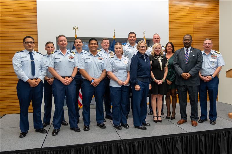 ROA presents awards at USCG fall Senior Leadership Conference